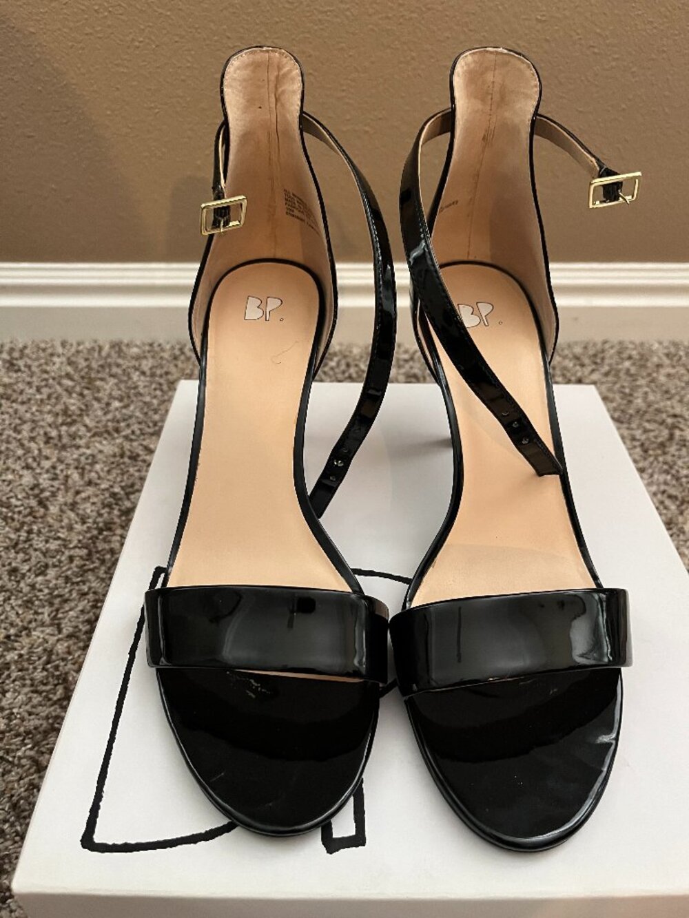 Classic BP. from Nordstrom Luminate PU sandals in black patent. Women’s US size